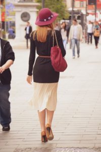 lady-walking-on-the-street-2004773_1920